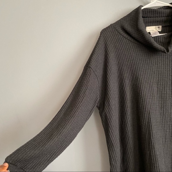 Everleigh Cowl Neck Waffle Knit High Low Tunic Top in Black Sz S NEW - Picture 6 of 12